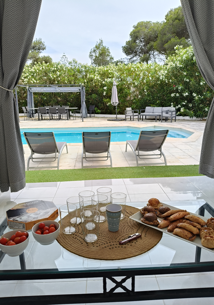 Apéritif de bienvenue aux spécialités minorquines, villa à Minorque
