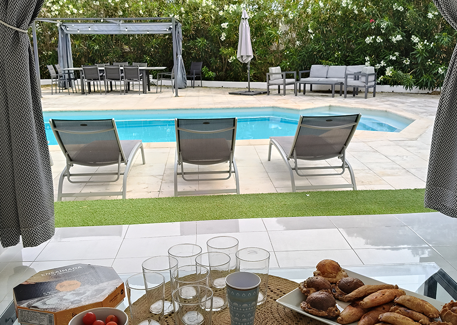 Apéritif de bienvenue aux spécialités minorquines, villa à Minorque