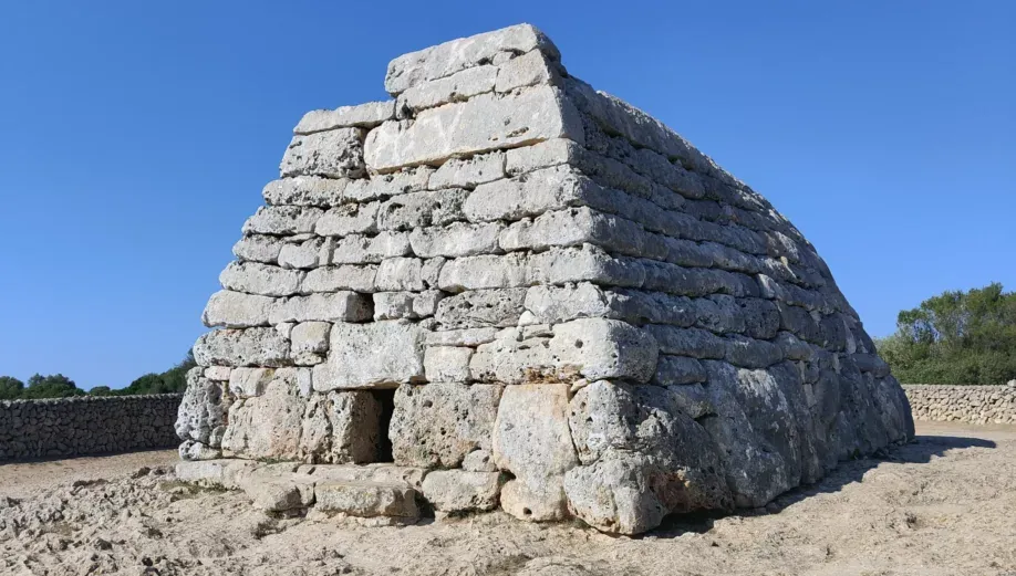 Naveta des Tudons, Minorque