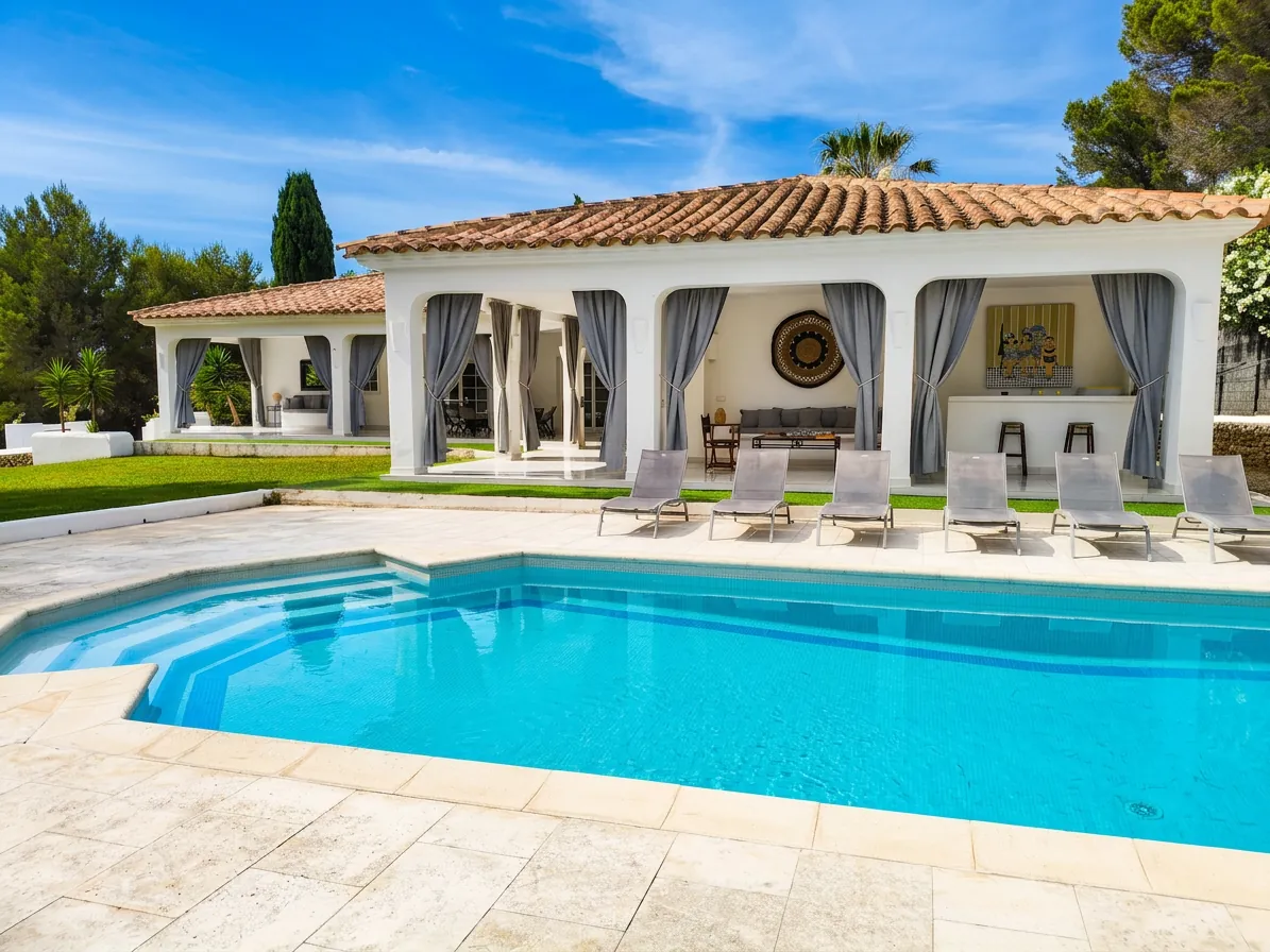 La piscine et la terrasse