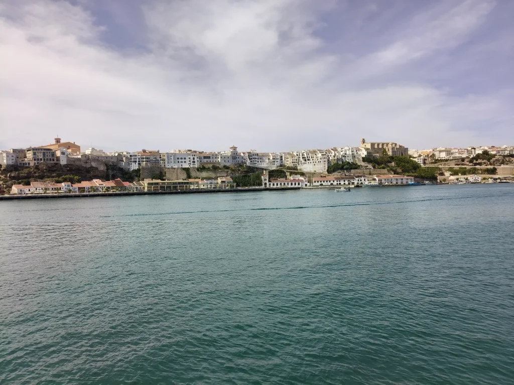 Mahón en une journée : port, petit train et escales