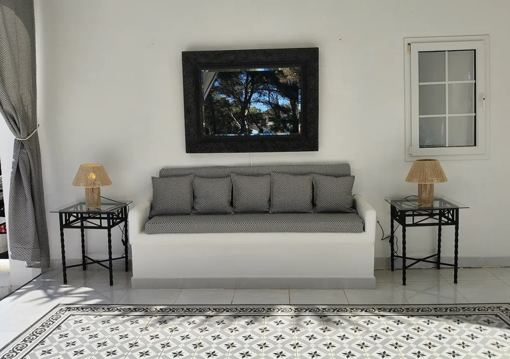 Salon extérieur à l'ombre