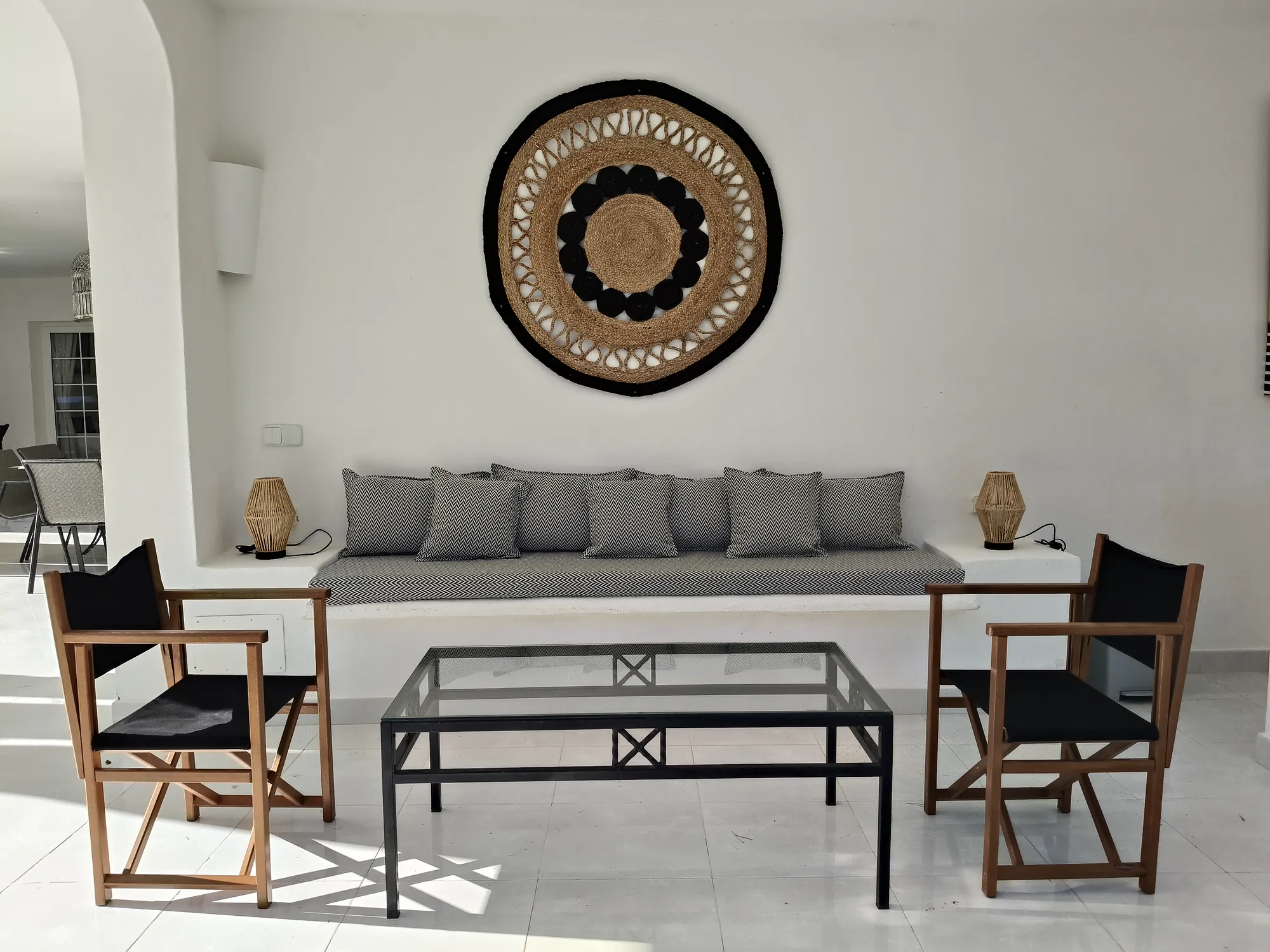 Salon d'extérieur sous la terrasse